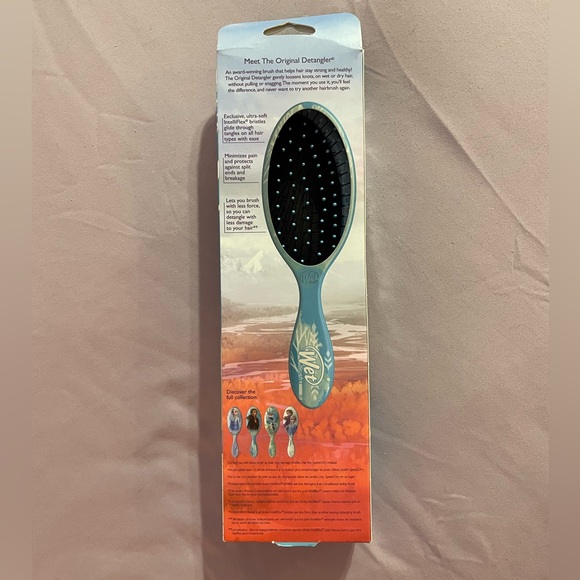 Disney Frozen II Wetbrush with Anna - Picture 2 of 5